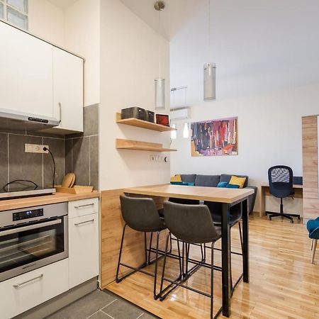 Bpr Blue Paradise Apartment With A/C Budapeste Exterior foto